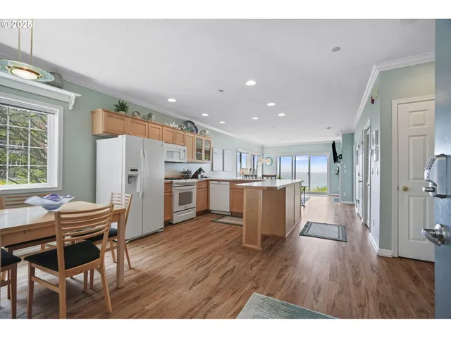 $699,000 | 1113 Highway 101, Unit 1, Depoe Bay, OR 97341