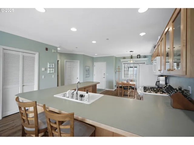 $699,000 | 1113 Highway 101, Unit 1, Depoe Bay, OR 97341