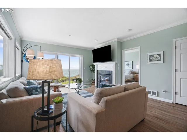 $699,000 | 1113 Highway 101, Unit 1, Depoe Bay, OR 97341