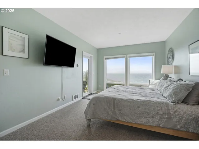 $699,000 | 1113 Highway 101, Unit 1, Depoe Bay, OR 97341