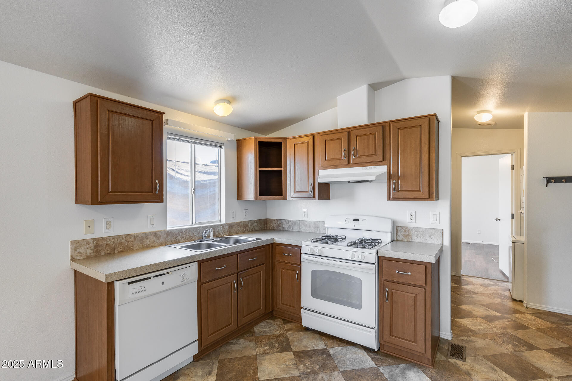 19225 North Cave Creek Road, Unit 70 Phoenix, AZ 85024 - Photo 4 of 12 Kitchen