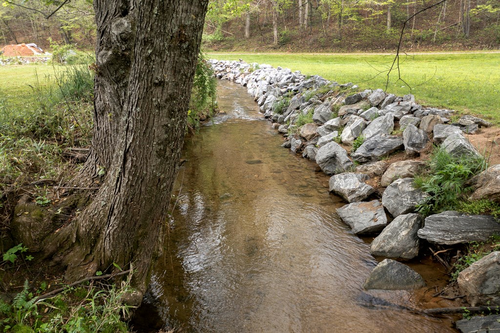 6491 Crooked Creek Road Young Harris, GA 30582 - Photo 7 of 59