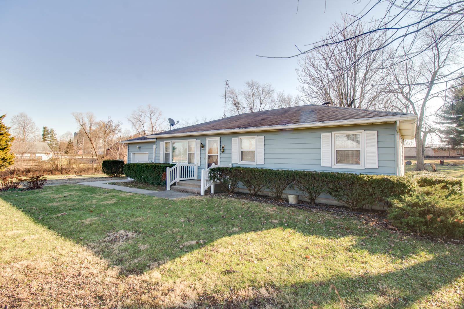 543 Carlinville Road Shipman, IL 62685 - Photo 3 of 29 Gallery Image 3