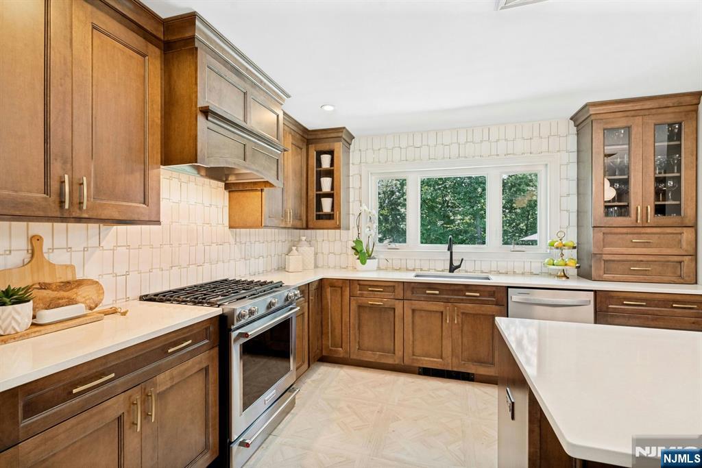 247 Oldwoods Road Franklin Lakes, NJ 07417 - Photo 10 of 26