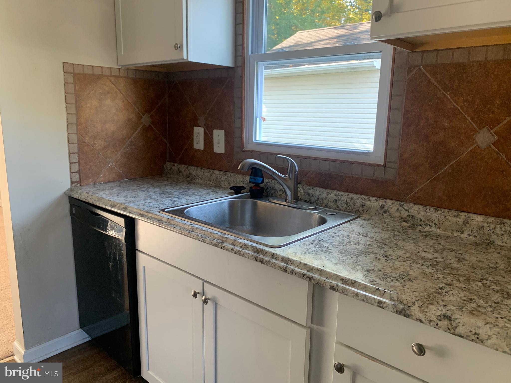 8466 Byrd Road Pasadena, MD 21122 - Photo 5 of 18 Gallery Image 5