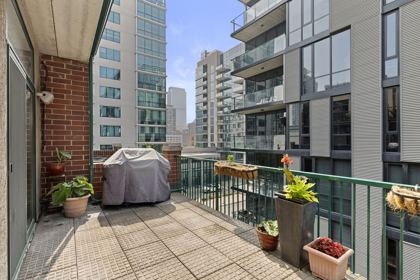 841 West Monroe Street, Unit 4B Chicago, IL 60607 - Photo 23 of 25 a front view of a building with glass windows