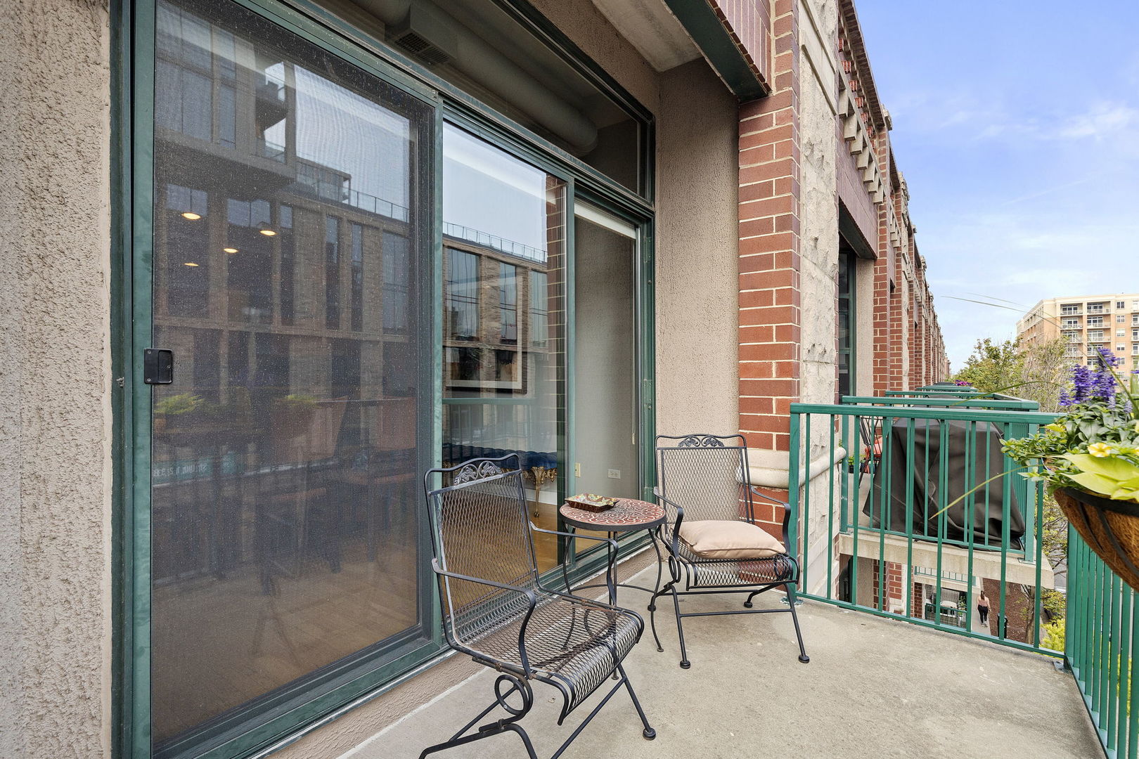 841 West Monroe Street, Unit 4B Chicago, IL 60607 - Photo 24 of 25 a balcony with chairs and with an outdoor space