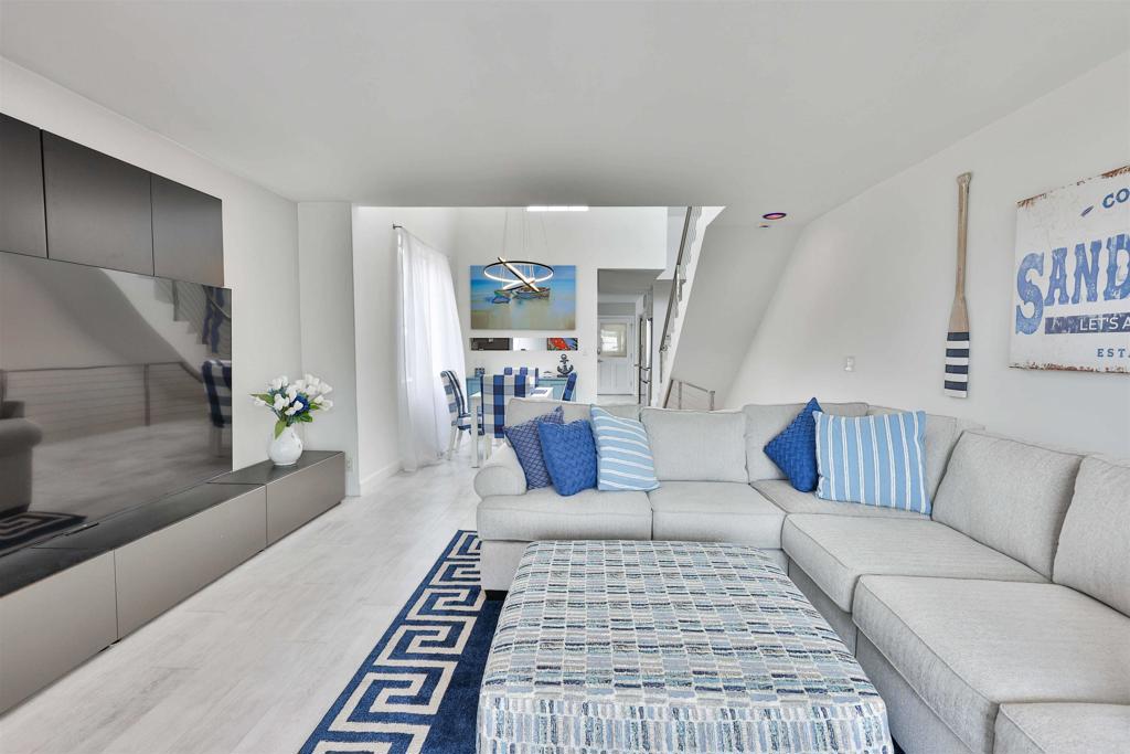 942 D Avenue, Unit B Coronado, CA 92118 - Photo 2 of 38 a living room with furniture and a rug