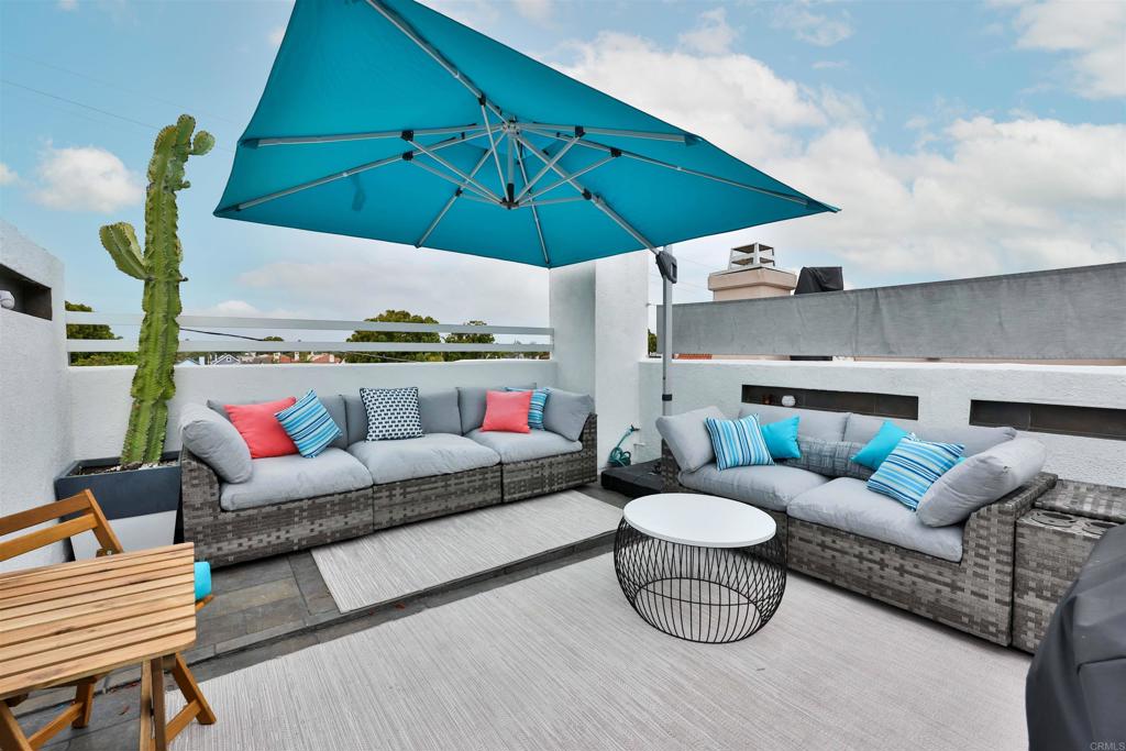 942 D Avenue, Unit B Coronado, CA 92118 - Photo 32 of 38 a living room with furniture and white walls