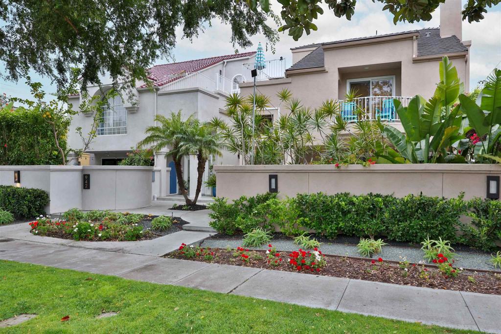 942 D Avenue, Unit B Coronado, CA 92118 - Photo 38 of 38 a front view of a house with a yard