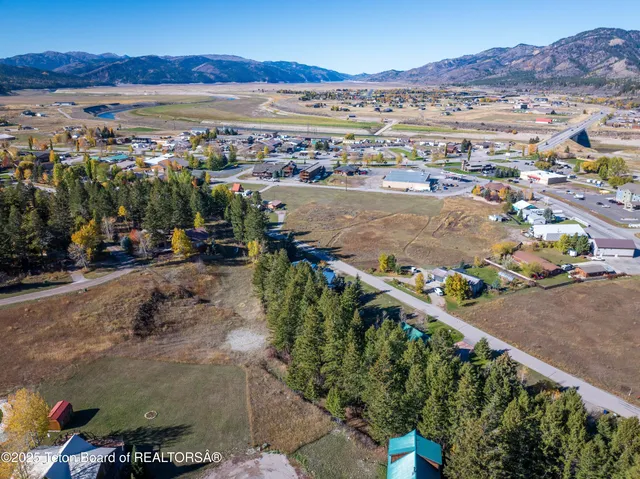 $199,000 | 682 Overlook Circle, Alpine, WY 83128