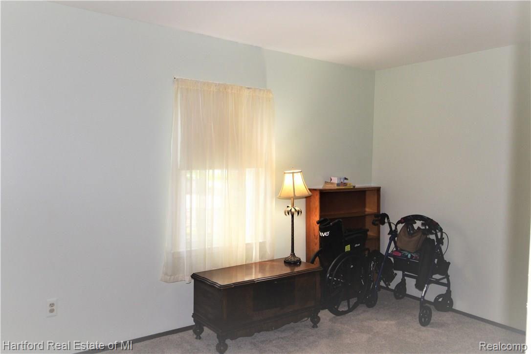 14436 Riverside Drive Livonia, MI 48154 - Photo 11 of 16 IMG_0419.JPG