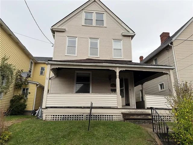 a house that has a lot of windows on it