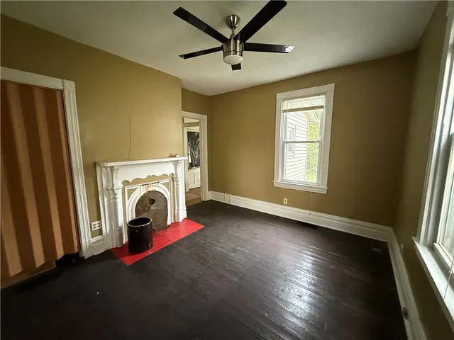 a view of a livingroom with washer and dryer