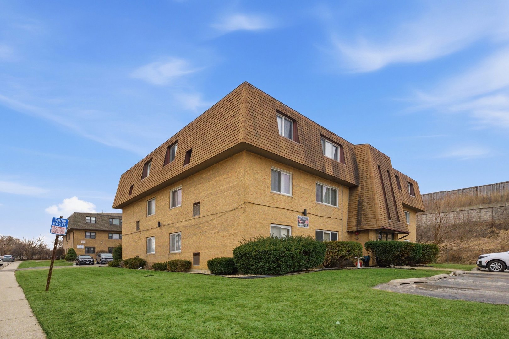 10440 Natoma Avenue, Unit 9 Chicago Ridge, IL 60415 - Photo 2 of 24