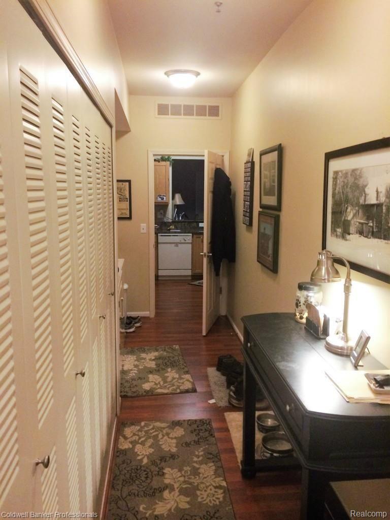 1648 Deepwood Circle Rochester, MI 48307 - Photo 6 of 21 IMG_0943.jpg