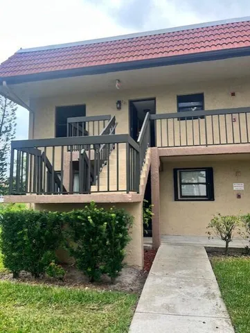 $2,000 | 21911 Lake Forest Circle, Unit 201, Boca Raton, FL 33433
