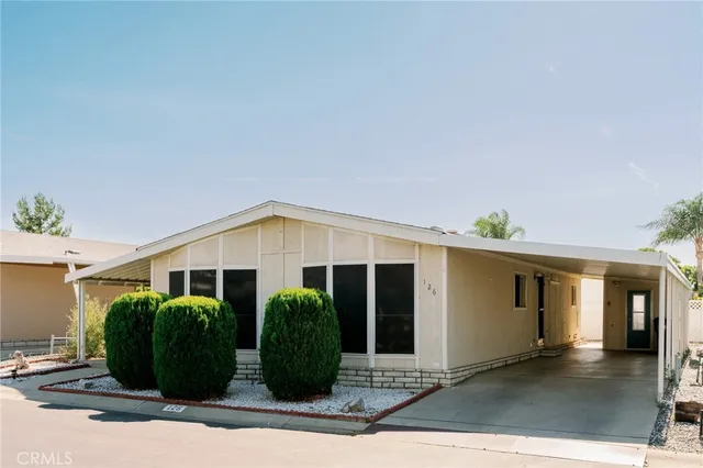 a front view of house with yard
