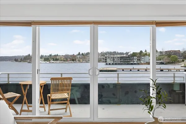 $4,750 | 733 Lake Street South, Unit 104, Kirkland, WA 98033