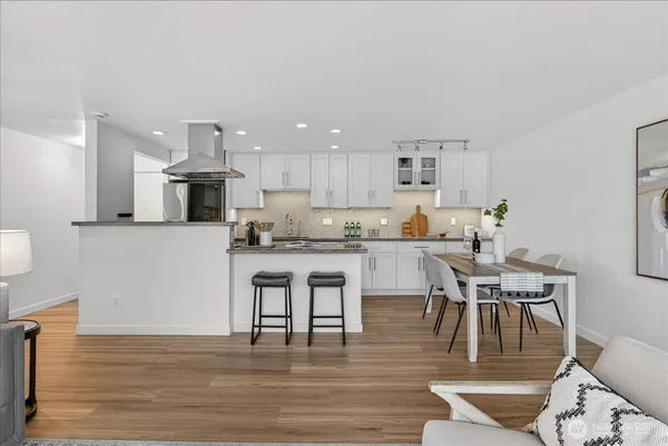 $4,750 | 733 Lake Street South, Unit 104, Kirkland, WA 98033