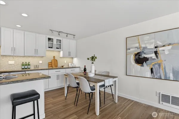 $4,750 | 733 Lake Street South, Unit 104, Kirkland, WA 98033