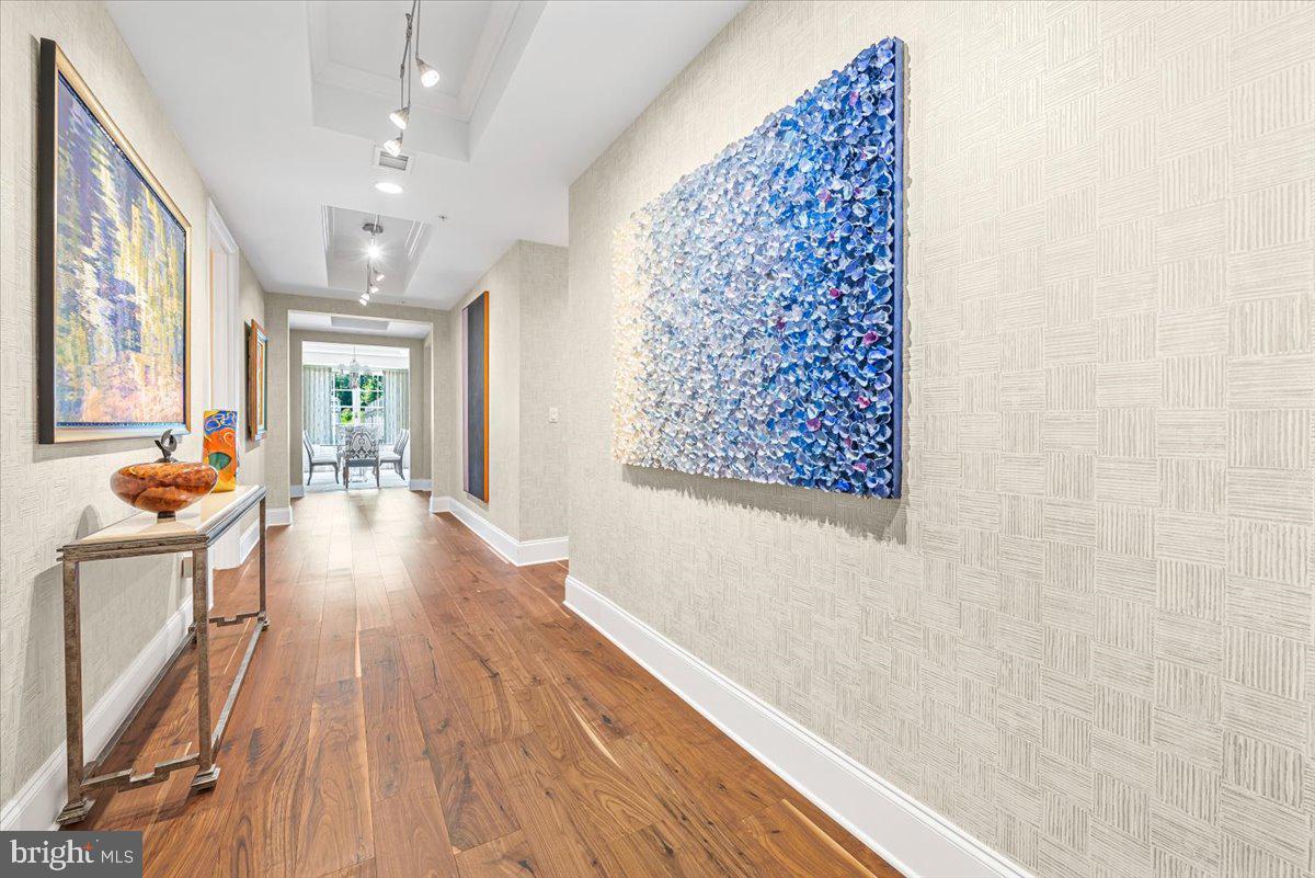 8111 River Road, Unit 131 Bethesda, MD 20817 - Photo 4 of 59 Elegant Foyer / Gallery w/nearly 10' tray ceiling