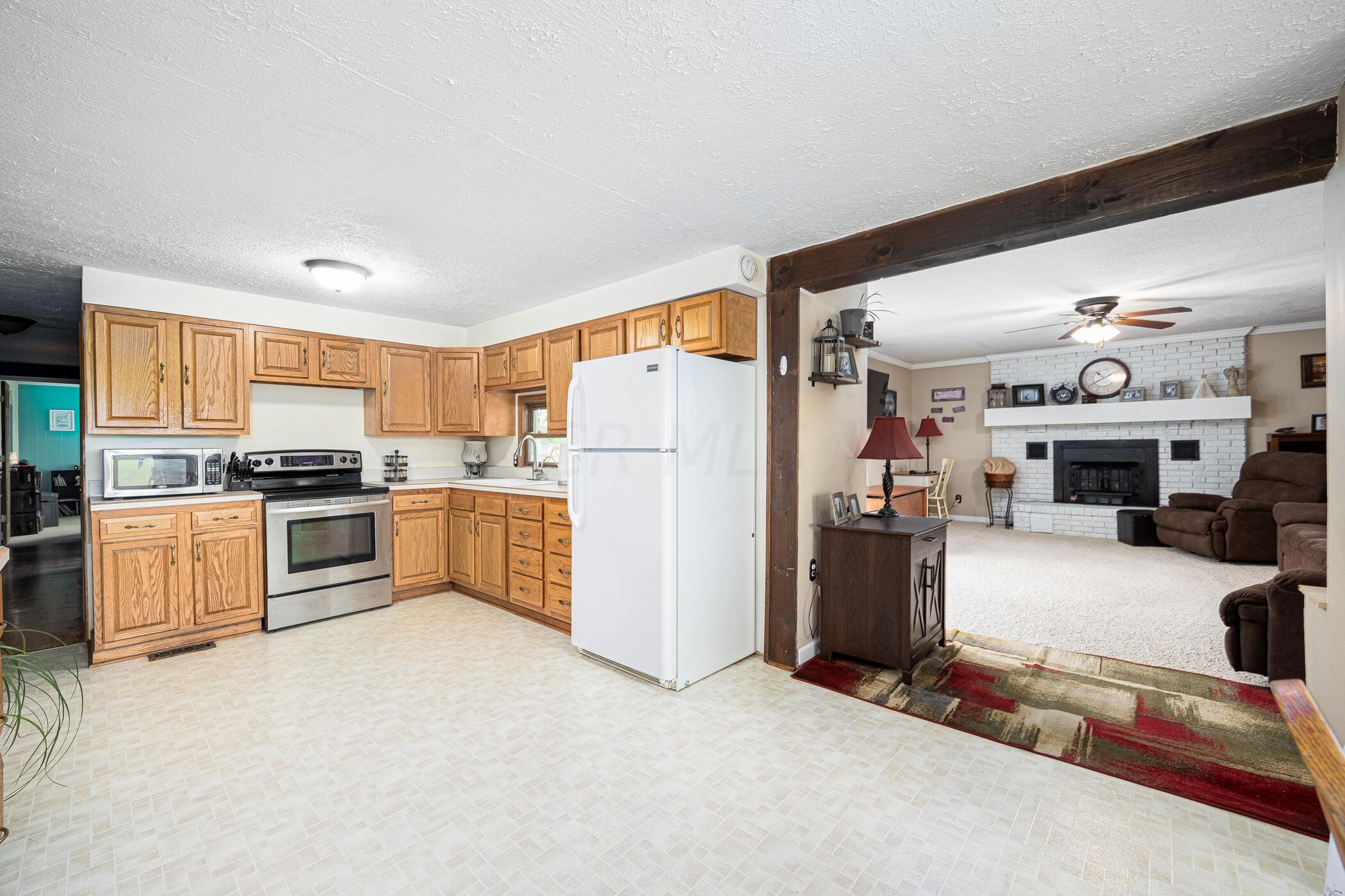 12913 Fladt Road Marysville, OH 43040 - Photo 24 of 73 Kitchen w/view into family room