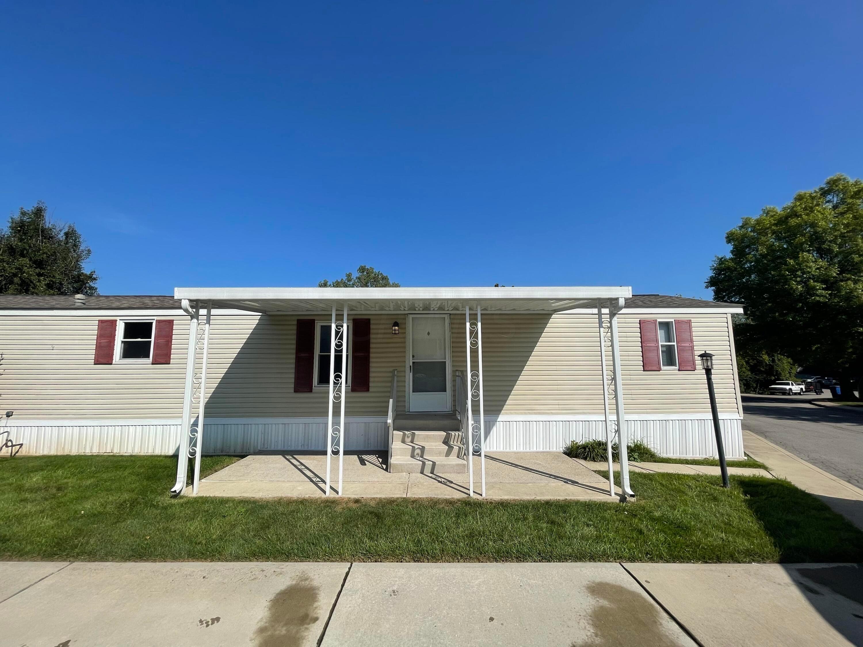 8 Spring Lake Court Delaware, OH 43015 - Photo 2 of 27