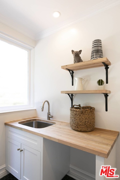 2529 North Commonwealth Avenue Los Angeles, CA 90027 - Photo 13 of 37 a kitchen with a sink and a stove