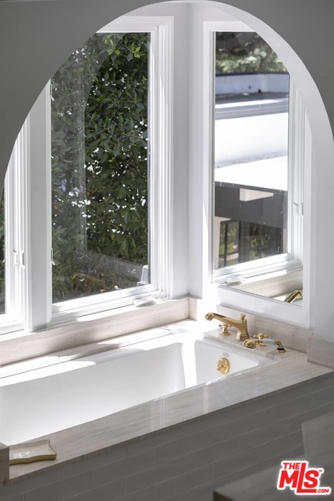 2529 North Commonwealth Avenue Los Angeles, CA 90027 - Photo 18 of 37 a view of a door front of a house