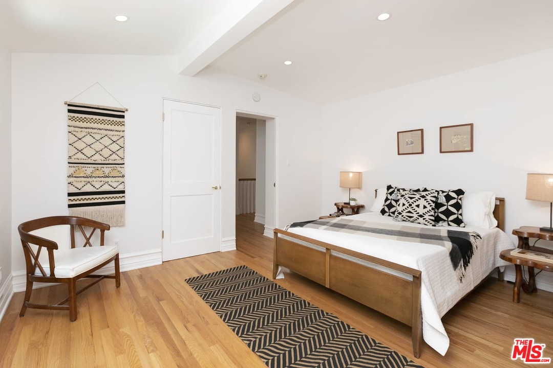 2529 North Commonwealth Avenue Los Angeles, CA 90027 - Photo 27 of 37 a bedroom with a bed and a chair