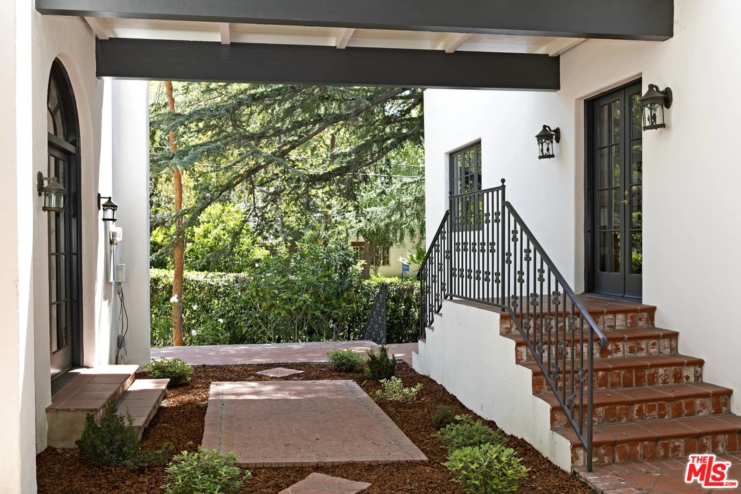 2529 North Commonwealth Avenue Los Angeles, CA 90027 - Photo 30 of 37 a view of balcony with wooden floor