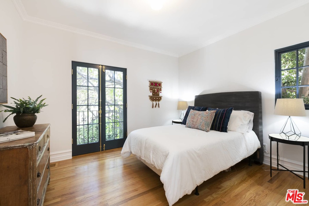 2529 North Commonwealth Avenue Los Angeles, CA 90027 - Photo 34 of 37 a bedroom with a bed and a potted plant next to a window