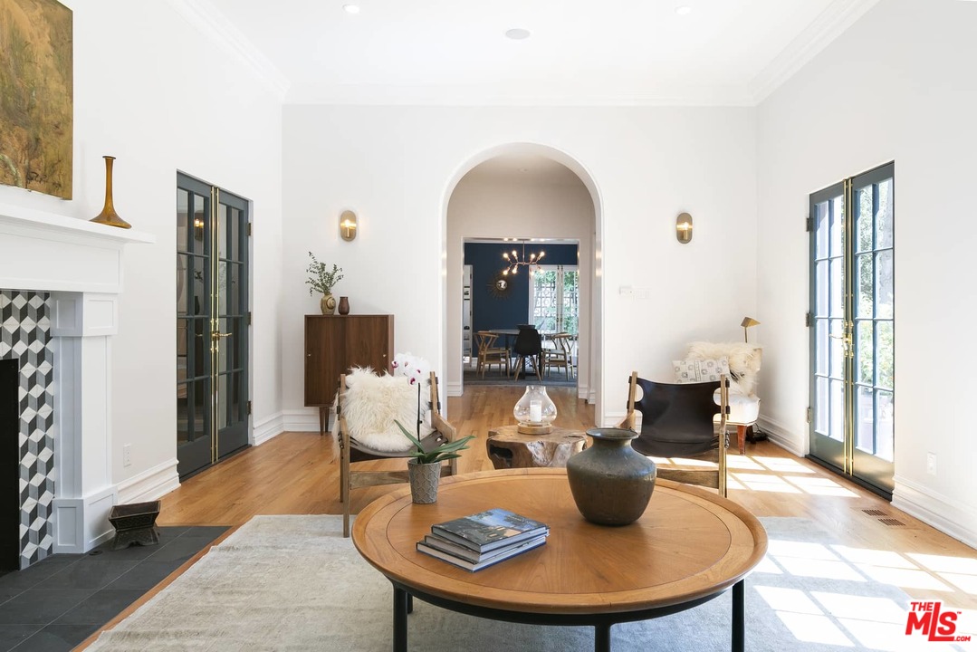 2529 North Commonwealth Avenue Los Angeles, CA 90027 - Photo 4 of 37 a view of a dining room with furniture and wooden floor