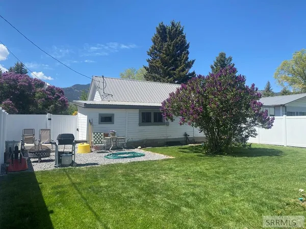 $199,999 | 510 Spruce Street, Mackay, ID 83251