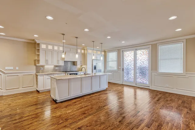 $829,000 | 4065 South Ellis Avenue, Chicago, IL 60653