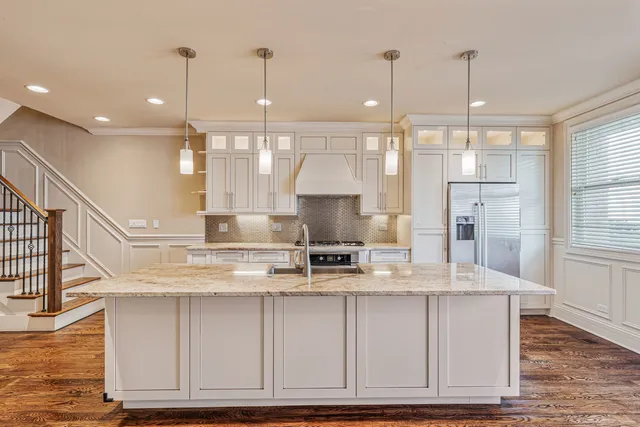 $829,000 | 4065 South Ellis Avenue, Chicago, IL 60653