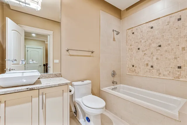 $829,000 | 4065 South Ellis Avenue, Chicago, IL 60653