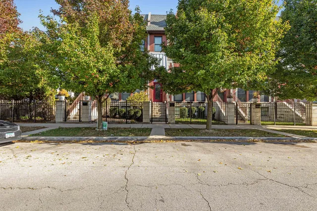 $829,000 | 4065 South Ellis Avenue, Chicago, IL 60653