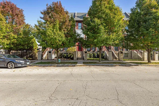 $829,000 | 4065 South Ellis Avenue, Chicago, IL 60653