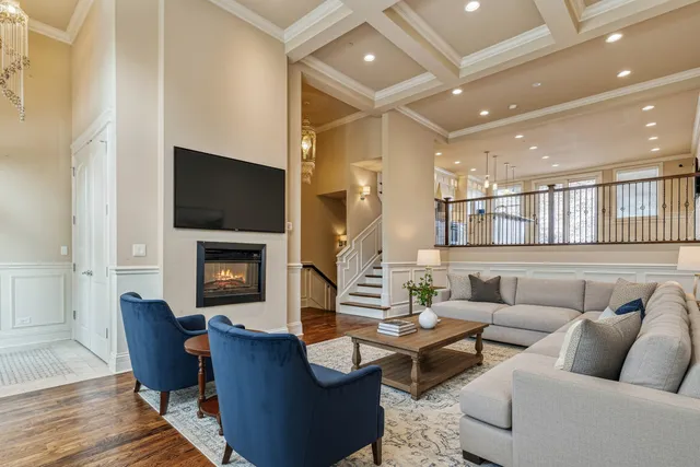 $829,000 | 4065 South Ellis Avenue, Chicago, IL 60653