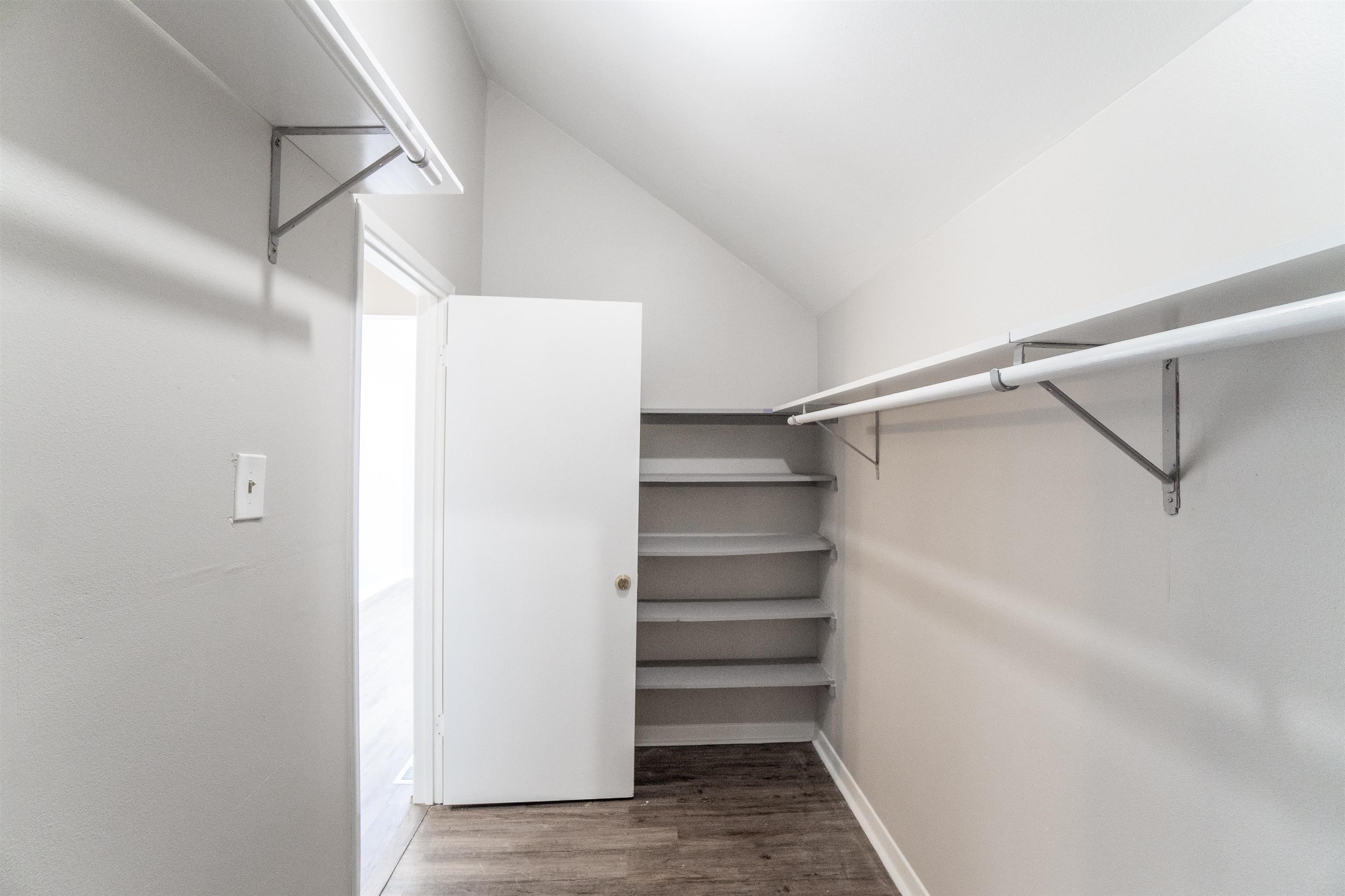 152 Windmill Ridge Road, Unit B Gulf Shores, AL 36542 - Photo 33 of 40 WalkInClosets