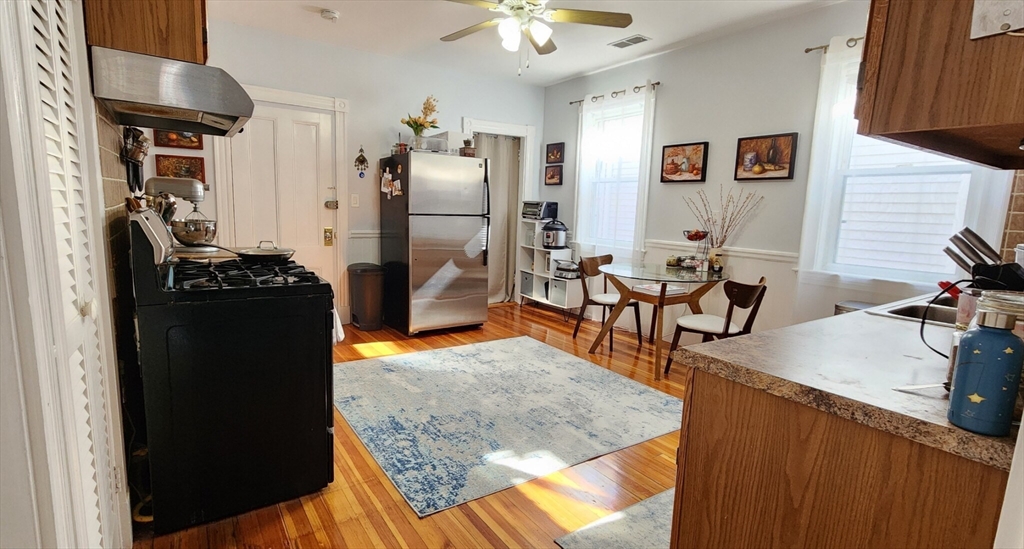 66 Chestnut Street, Unit 2 Brookline, MA 02445 - Photo 4 of 9