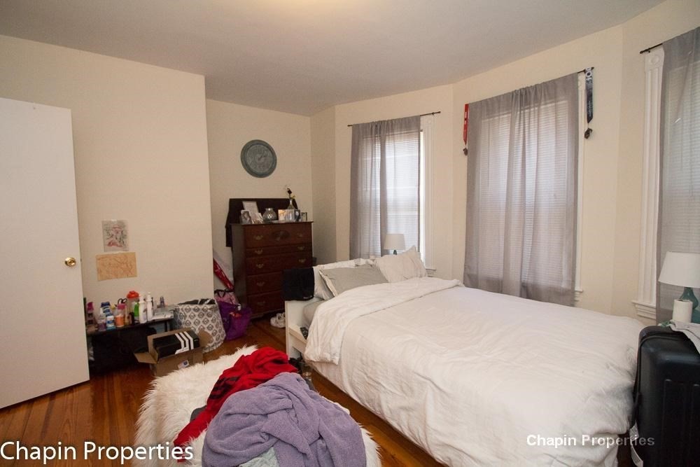 66 Chestnut Street, Unit 2 Brookline, MA 02445 - Photo 7 of 9