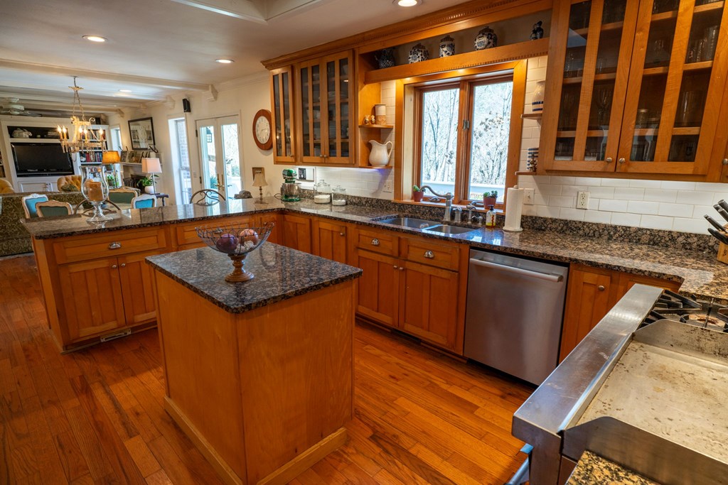 1316 Junaluska Road Andrews, NC 28901 - Photo 18 of 68 Attached Garage