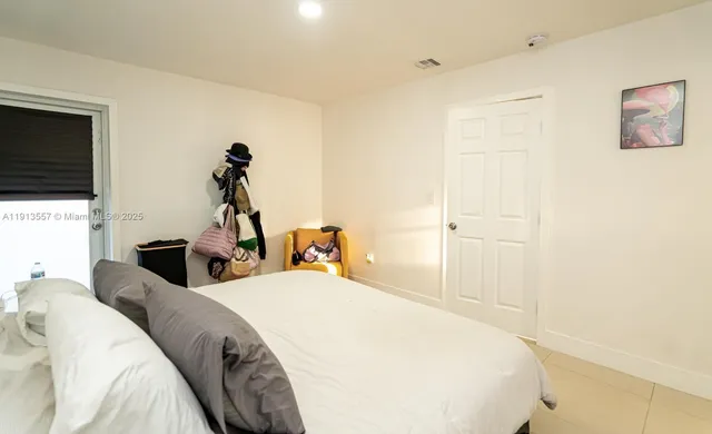 $2,700 | 2388 Northeast 173rd Street, Unit 2390, North Miami Beach, FL 33160