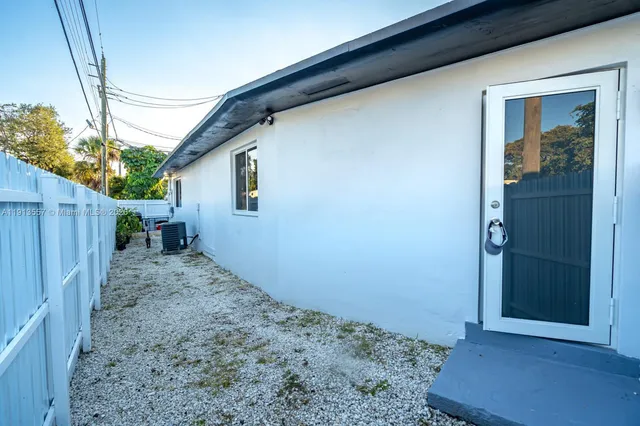 $2,700 | 2388 Northeast 173rd Street, Unit 2390, North Miami Beach, FL 33160