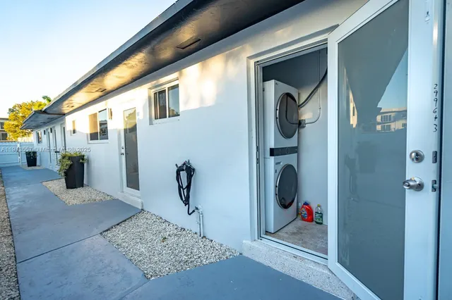 $2,700 | 2388 Northeast 173rd Street, Unit 2390, North Miami Beach, FL 33160