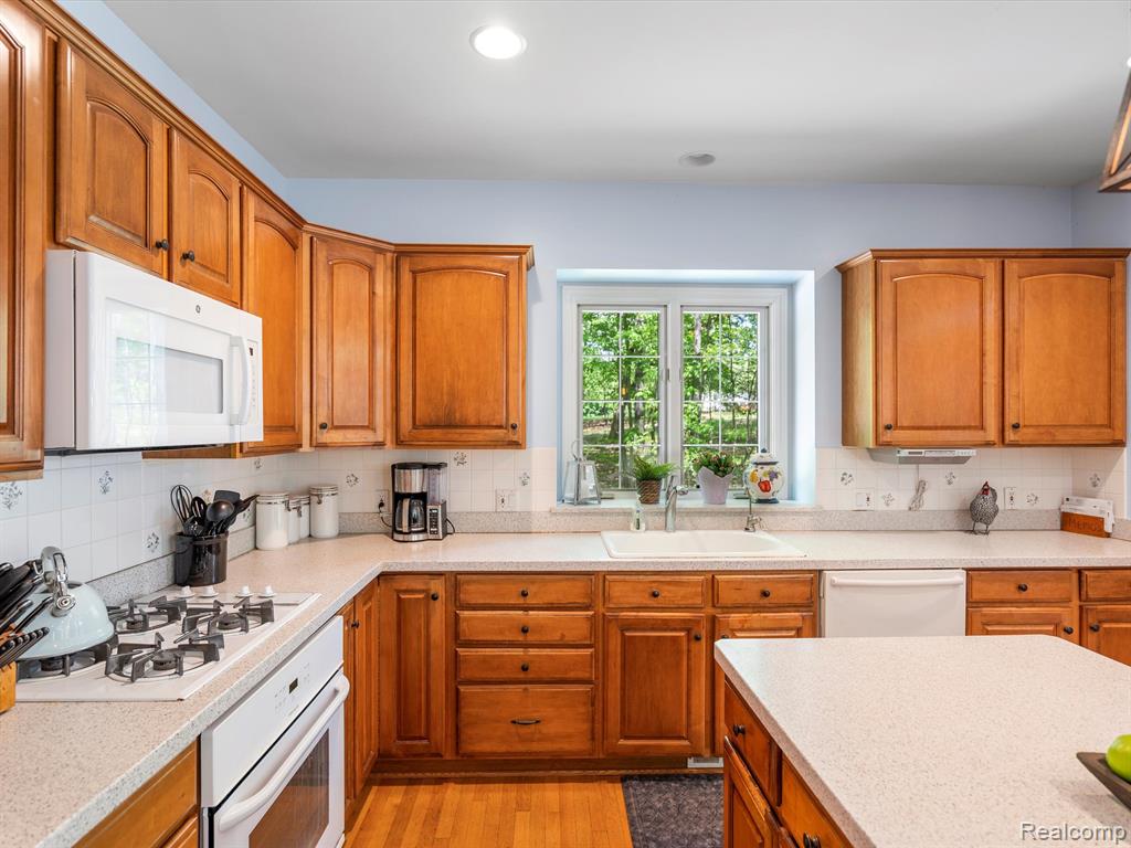 1331 Avon Circle West Rochester Hills, MI 48309 - Photo 22 of 54