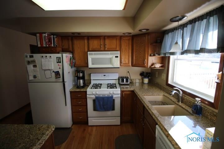 100 South Coy Road Oregon, OH 43616 - Photo 21 of 28 Kitchen